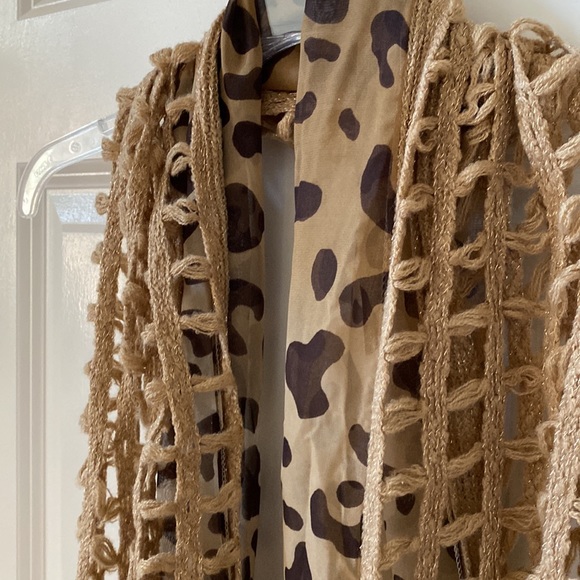 Women Animal Print Scarf with fringe - Picture 2 of 5
